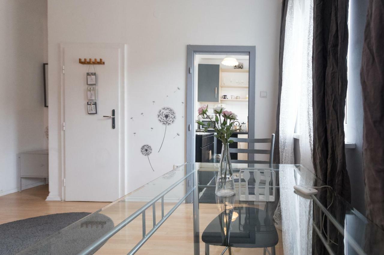 Cute Red Star Studio City Center Viena Exterior foto